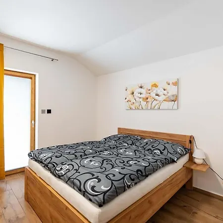 Nevinny Sklep 3* Znojmo